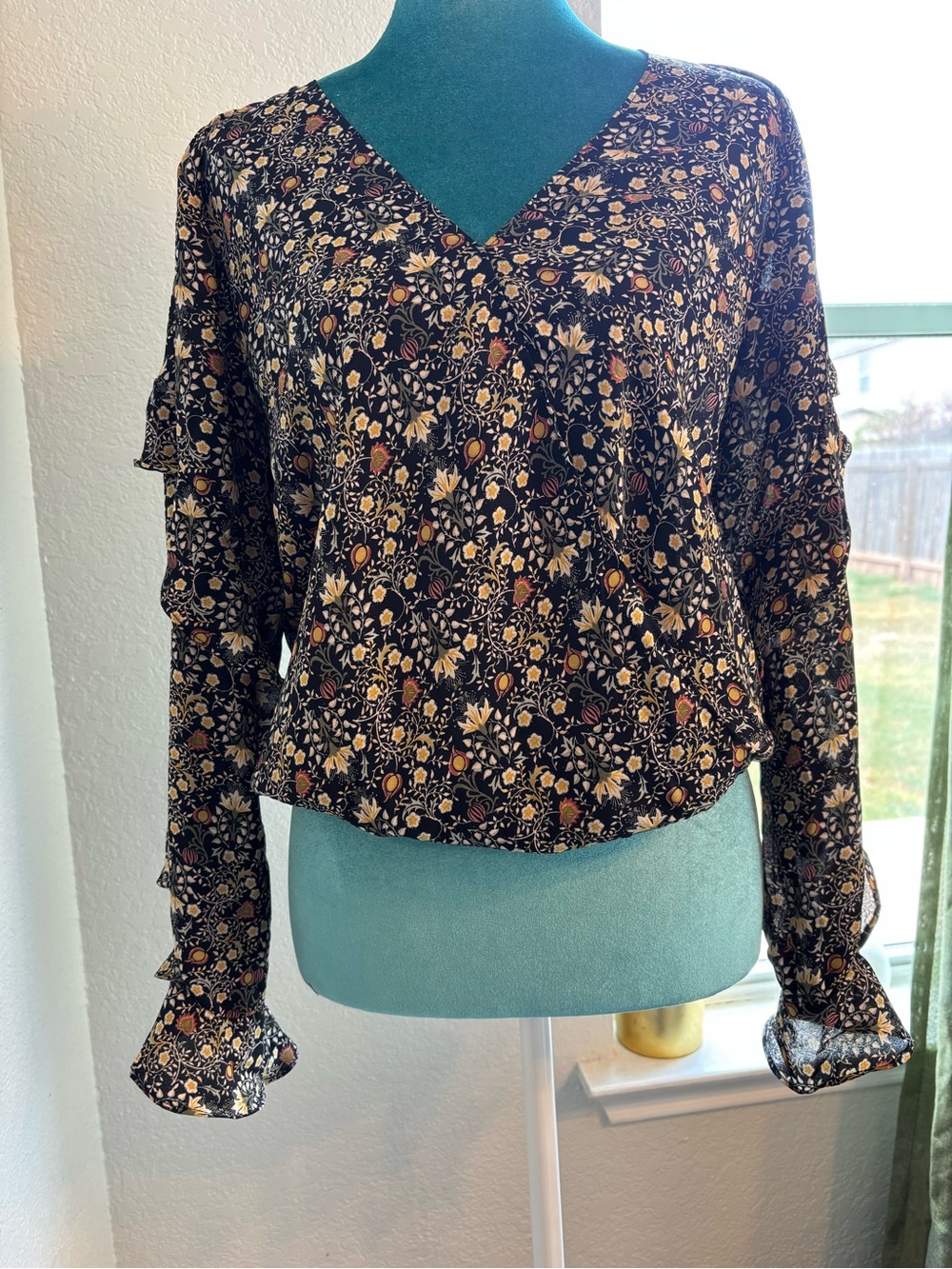 Max studio V-neck floral top faux wrap blouse. Whimsigoth, Boho, cottagecore